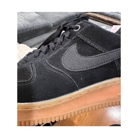 Nike Air Force 1 Suede Black Gum Size 8.5 Womens 7 Mens EUC Suede Upper - Picture 13 of 13